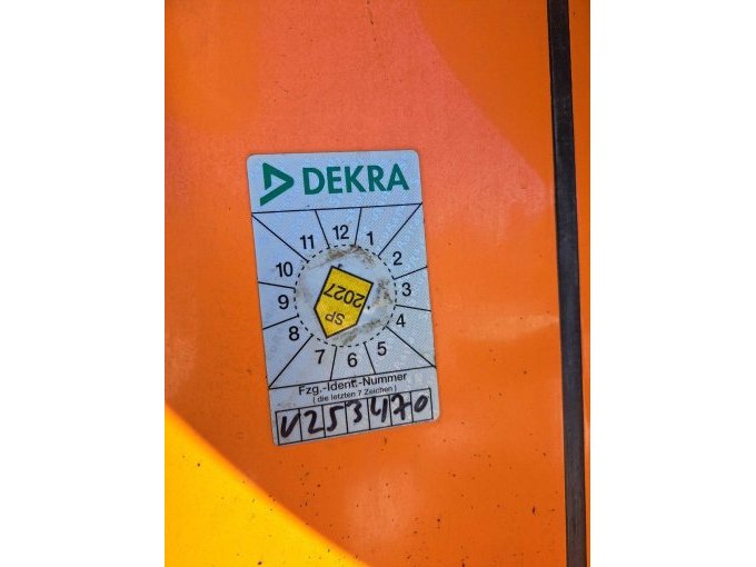 Unimog Detailansicht SP Plakette