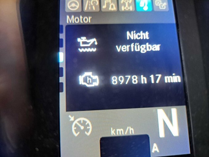 Unimog Detailansicht Betriebsstunden