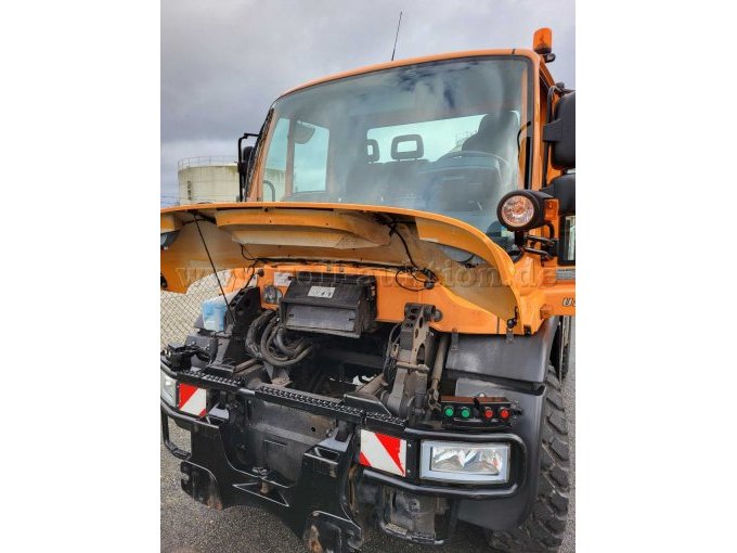 Motorhaube geöffnet