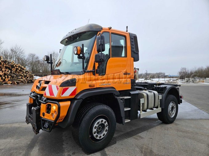 MB Unimog U 527