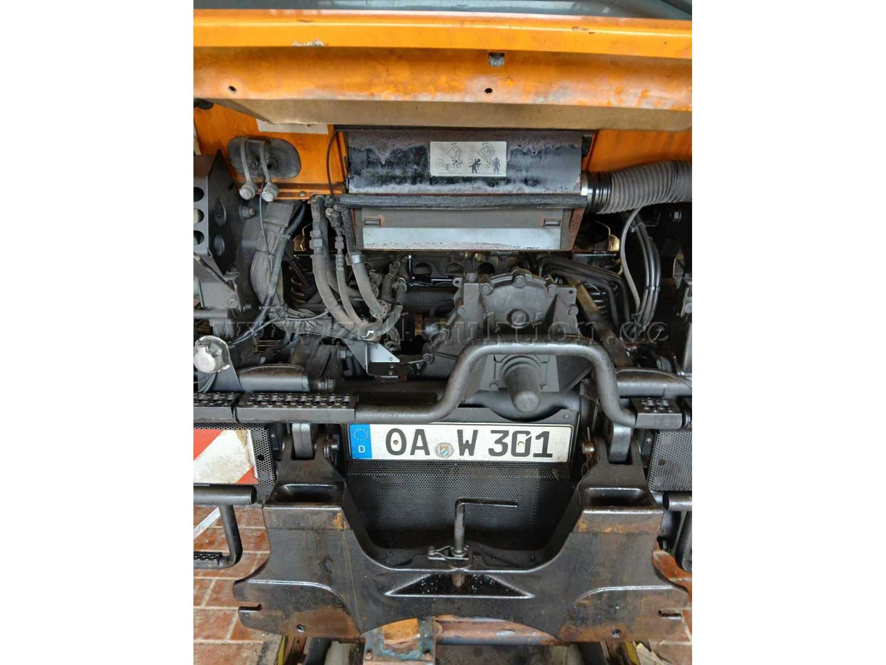 Unimog U300 - Motorraum 01