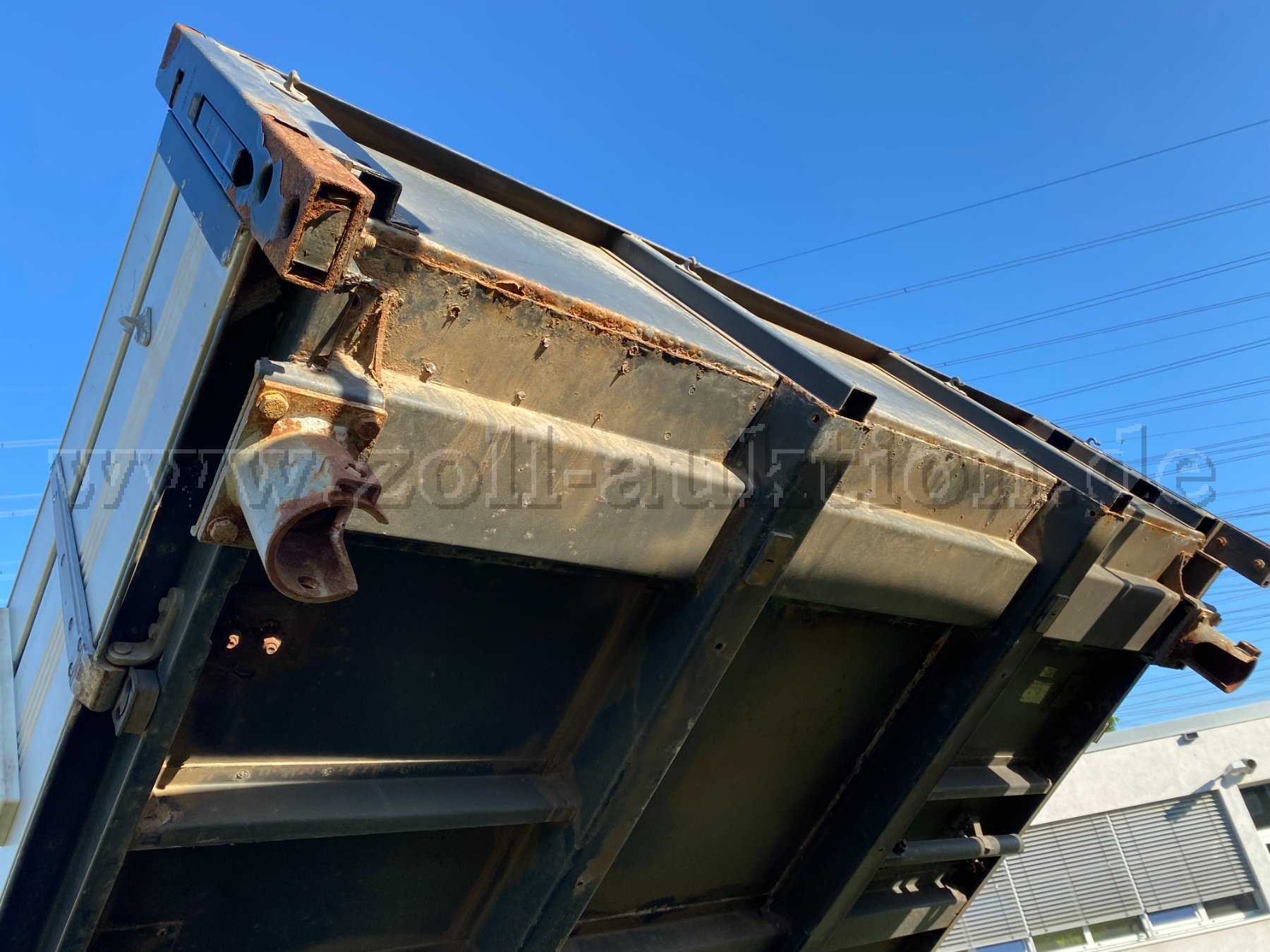 Unimog Kipper von unten 2