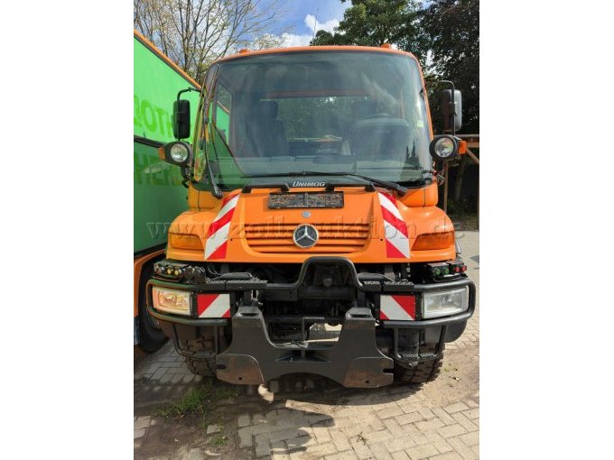 Unimog vorne
