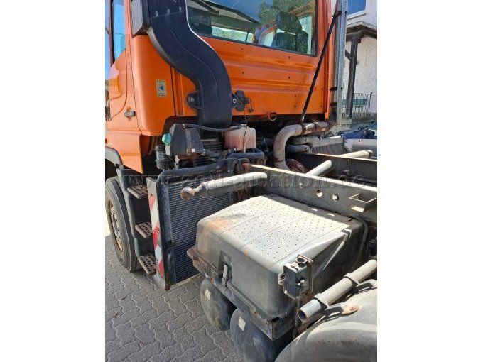 linker Kühler +Batterie