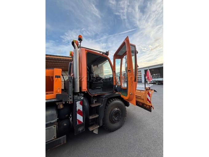 1 Unimog U400 405/12 mit Gmeiner Streuer und Epoke Federklappenschneepflug – foto 5 – kavel bij Zoll-Auktion, Hohenroth