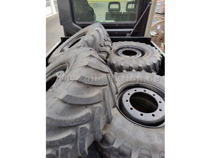 Ansicht zusätzliche Ackerbereifung auf Felgen