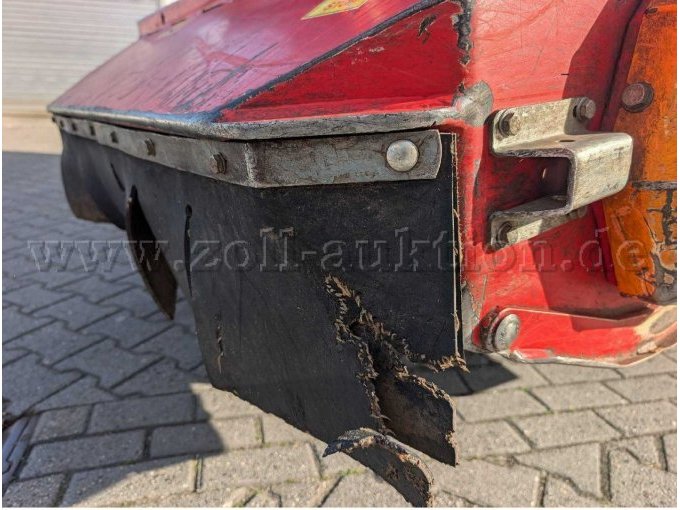 Schmutzfänger Mähwerk gerissen