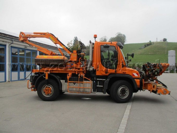 Unimog 530,
Ansicht rechte Seite