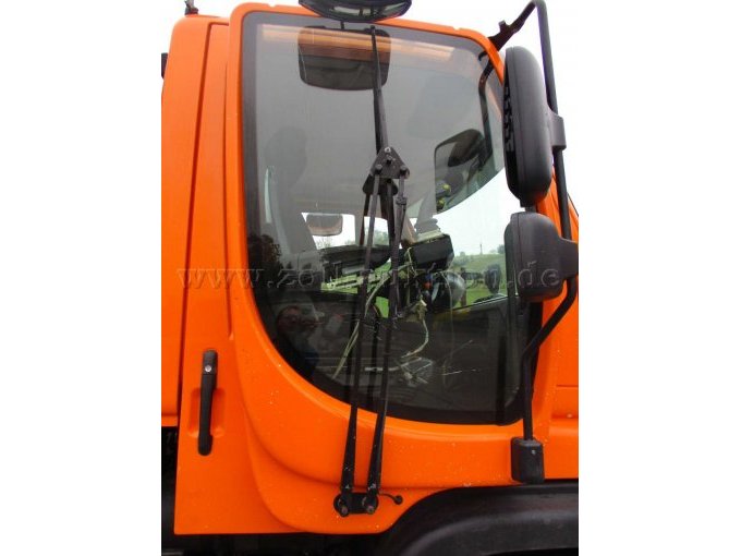 Unimog 530,
Ansicht Mähtüre