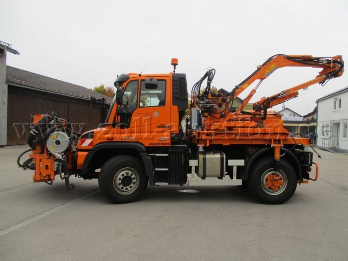 Unimog 530,
Ansicht linke Seite