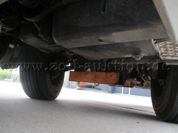 Unimog 530,
Ansicht Vorderachse von unten