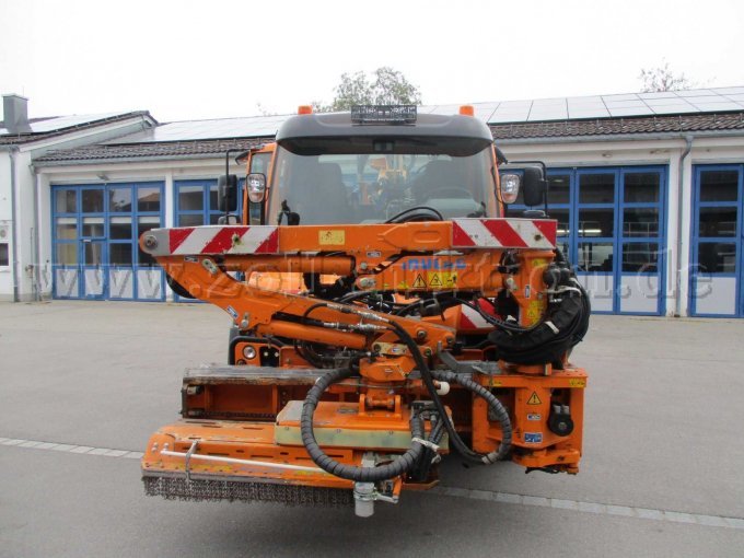 Unimog 530,
Ansicht von vorne