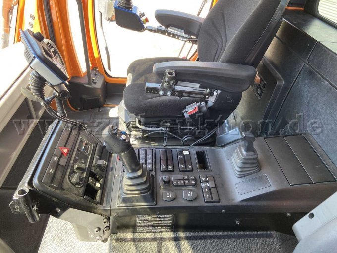 Unimog U 530, Ansicht Mittelkonsole