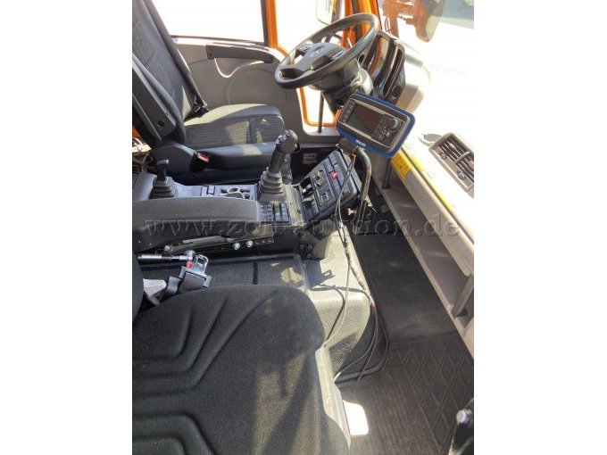 Unimog U 530, Führerhaus von innen