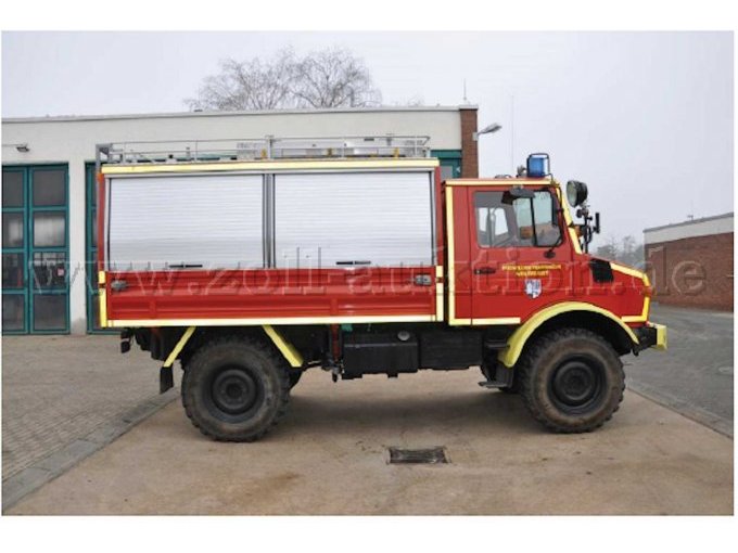 Unimog von Rechts