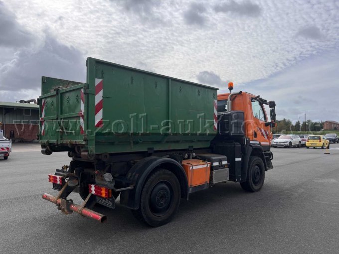 1 Unimog U 20 met gemeentelijke uitrusting en een container – foto 4 – kavel bij Zoll-Auktion, Ilsede