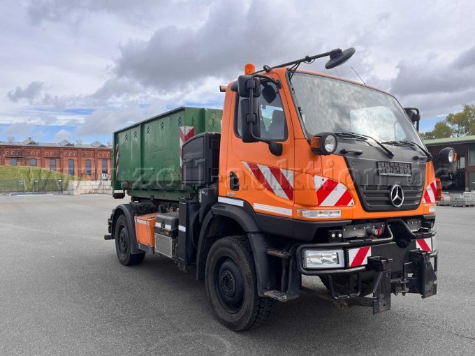 1 Unimog U 20 met gemeentelijke uitrusting en een container – foto 3 – kavel bij Zoll-Auktion, Ilsede