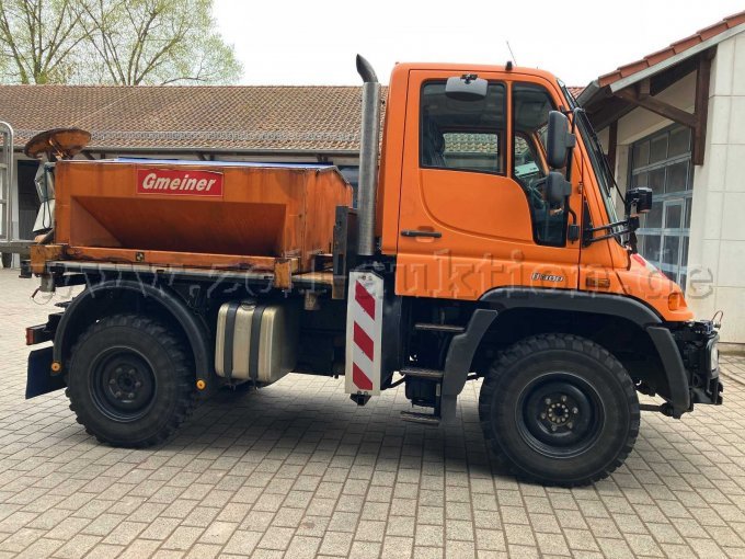 Seitenansicht ganzes Fahrzeug rechts