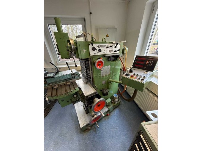 Ansicht rechte Seite mit Heidenhain Steuerung