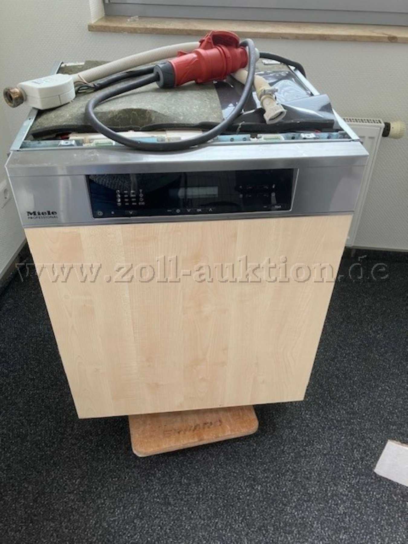 1 podpultová myčka Miele PG 8131i, CE z 12/2020, funkční