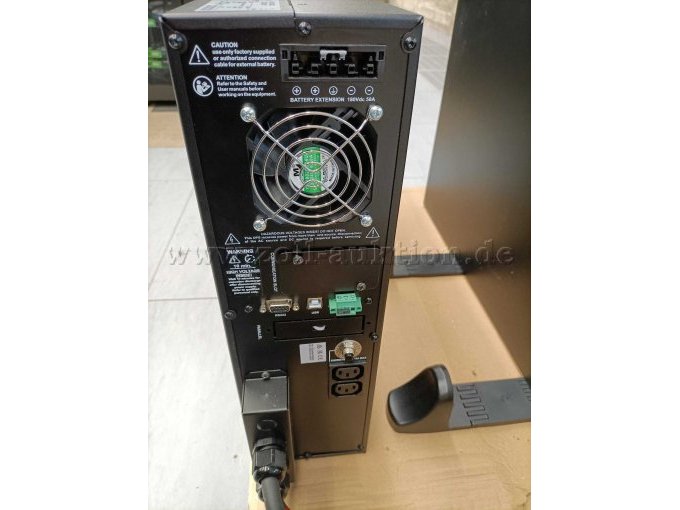 Rückansicht Riello UPS SDU 6000 A7