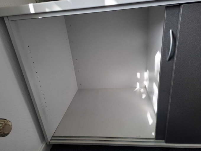 linker Schiebetürenschrank