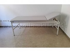 Seitliche Ansicht mit aufgestelltem Kopfteil