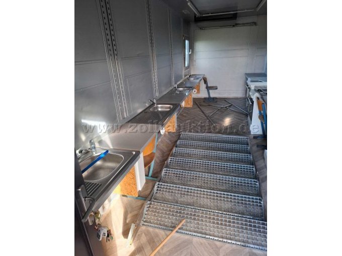 Innenansicht + Treppe