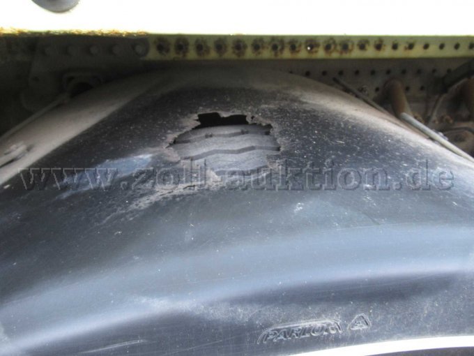 Kotflügelabdeckung gerissen