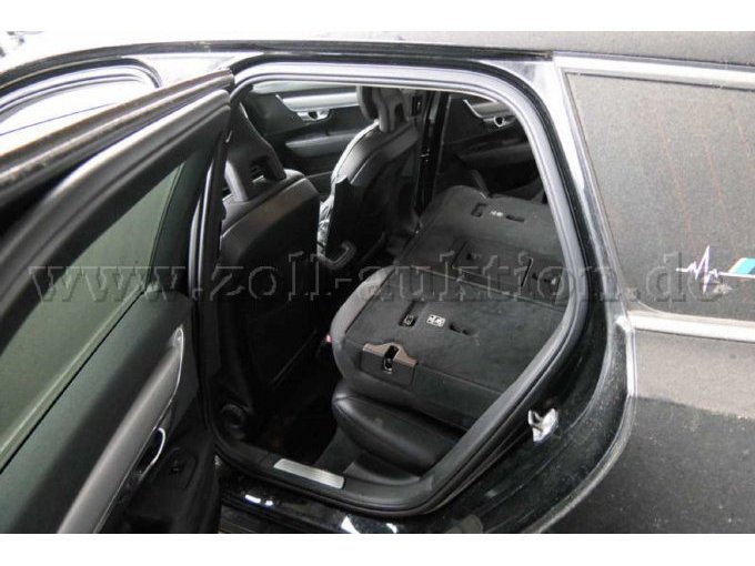 Ansicht geöffnete Tür Rückbank