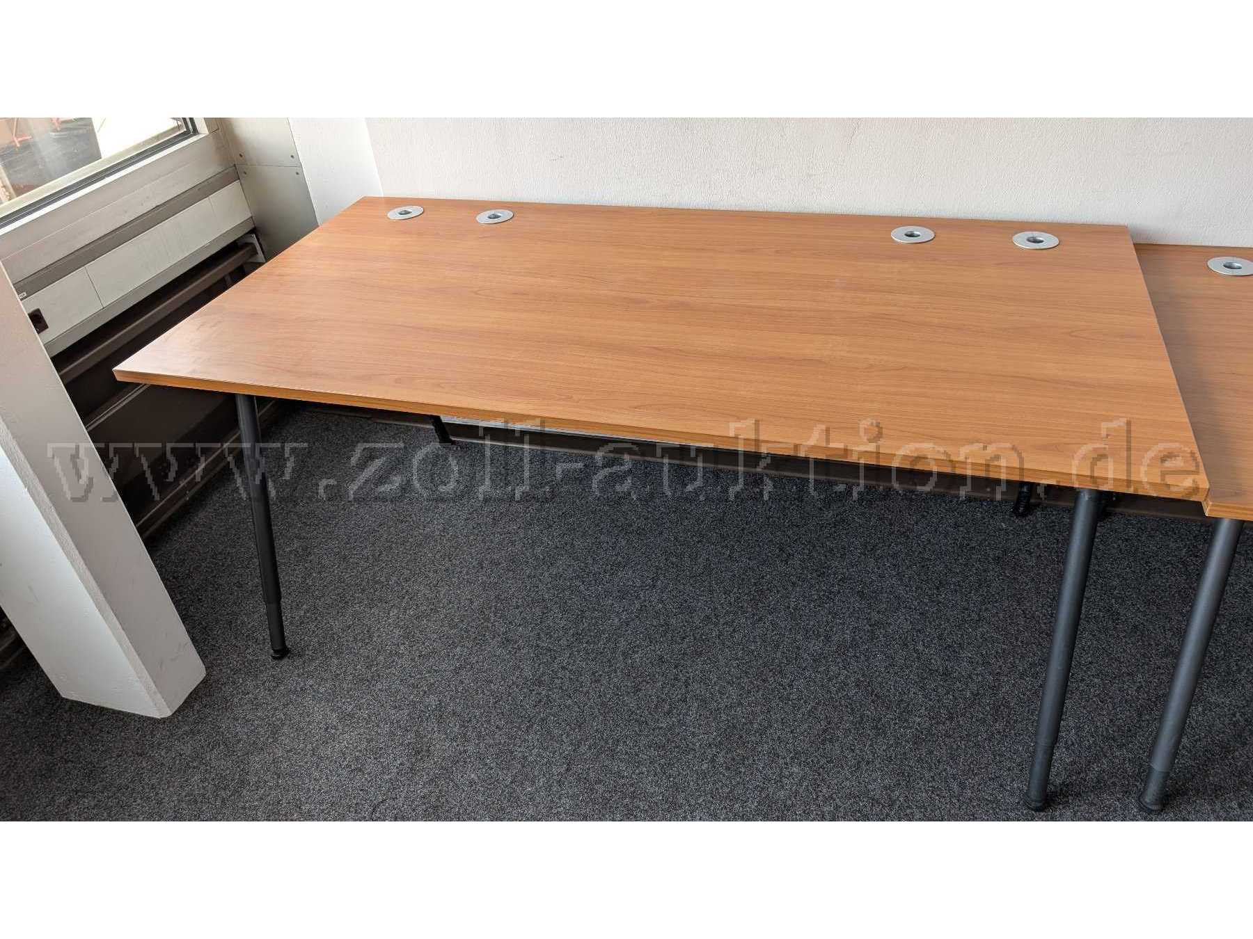 Frontseite Tisch