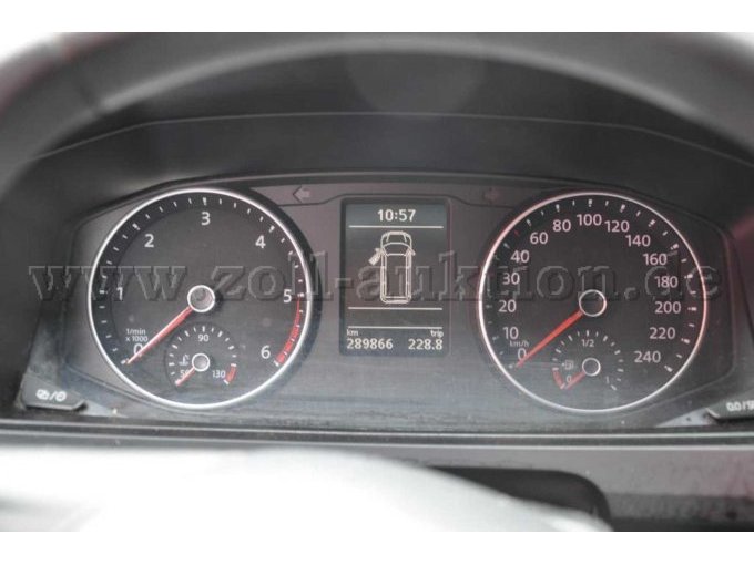 Tachometer mit abgelesenem Kilometerstand