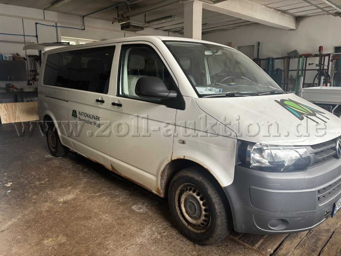 VW-Bus rechts