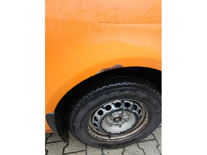 Vorne rechts Rost und Kratzer