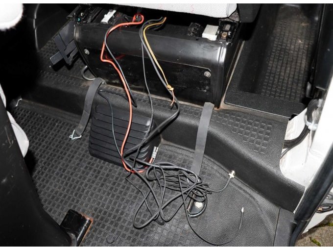 Ansicht Kabel vom Ausbau polizeitypischer Geräte