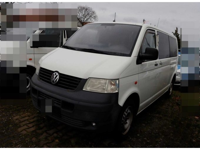 Ansicht von schräg vorne 
Fahrerseite