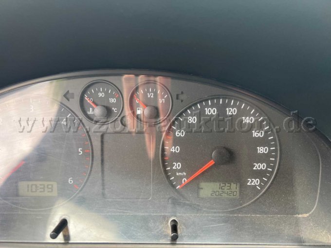 1 VW Bus T 5 1,9 als knutselauto of onderdelenbron – foto 8 – kavel bij Zoll-Auktion, Etzbach
