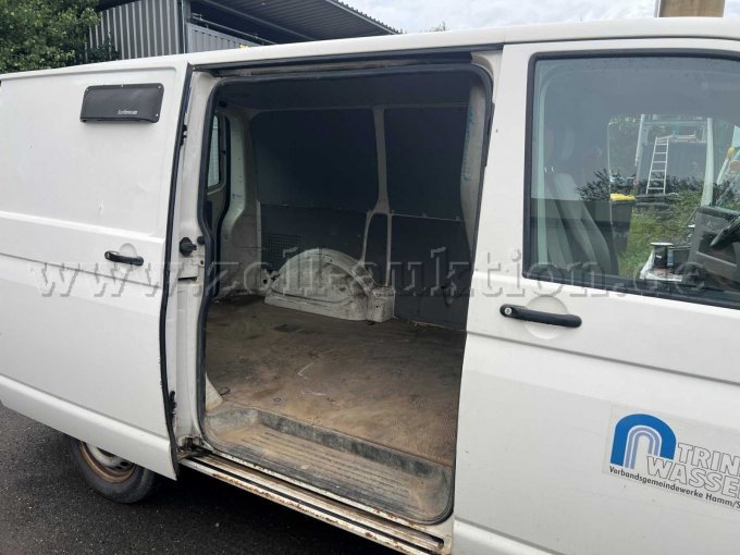 1 VW Bus T 5 1,9 als knutselauto of onderdelenbron – foto 4 – kavel bij Zoll-Auktion, Etzbach