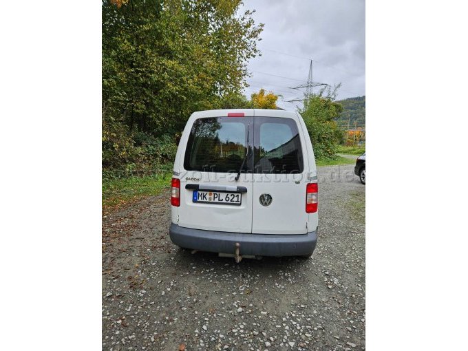 Rückansicht geschlossene Türen