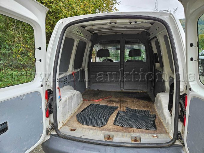 Rückansicht geöffnete Türen