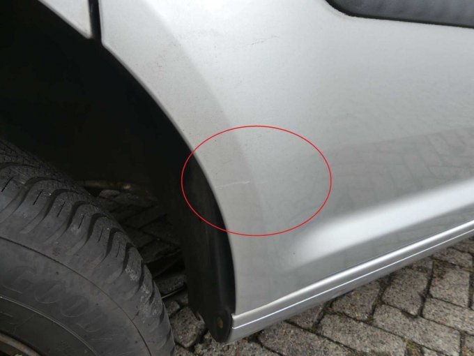 Beispiel-Schaden Kratzer Delle Schiebetür