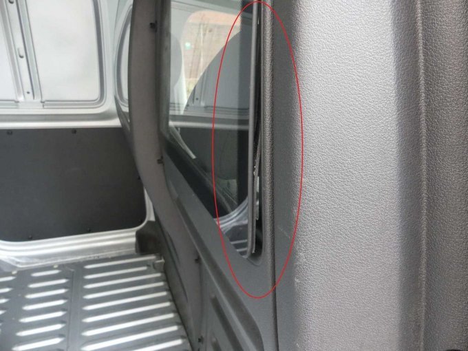 Beispiel-Schaden Trennwand Fenster