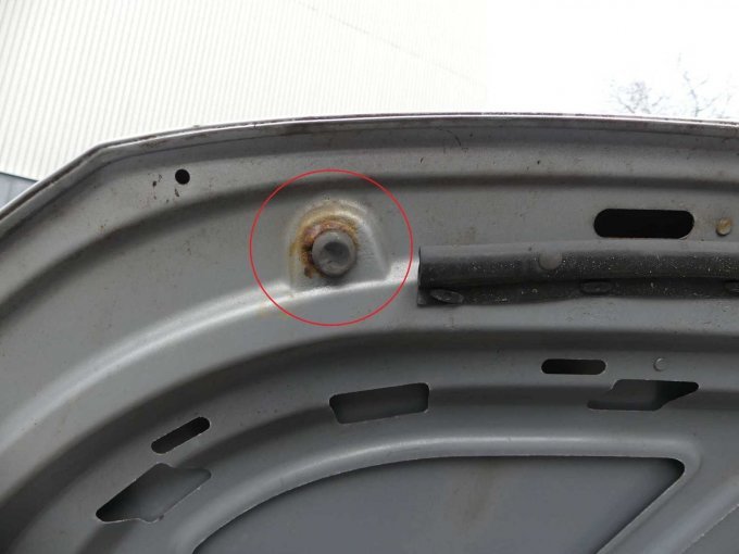 Beispiel-Schaden Korrosion Motorhaube