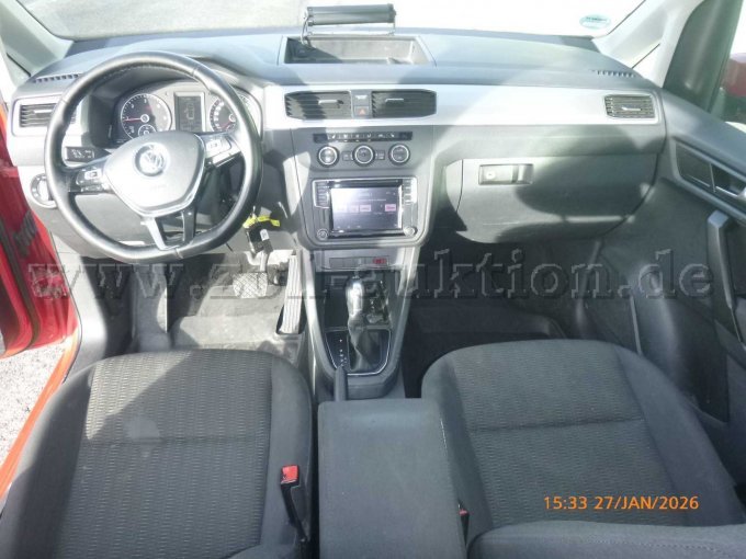 Ammaturentafel und Mittelkonsole und  Sitzkissen vorne rechts und Links und Dreispeichen Lederlenkrad