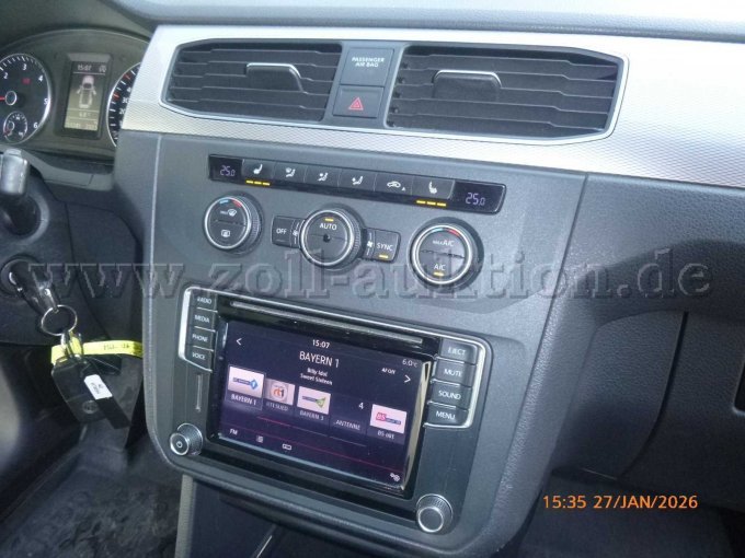 Mittelkonsole mit Radio und Climatronic und Sitzheizung vorne