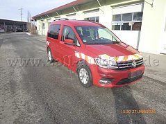 Vorne und seitlich rechts Stoßfänger vorne unten rechts verkratzt Nebelscheinwerfer wackelt rechts