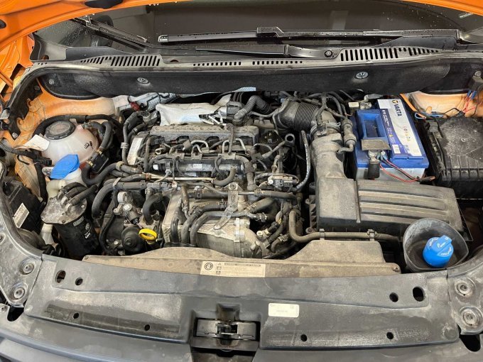1 VW Caddy Kasten 2,0l TDI -Hagelschaden – foto 9 – kavel bij Zoll-Auktion, Bad Tölz