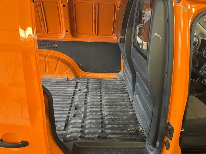 1 VW Caddy Kasten 2,0l TDI -Hagelschaden – foto 6 – kavel bij Zoll-Auktion, Bad Tölz