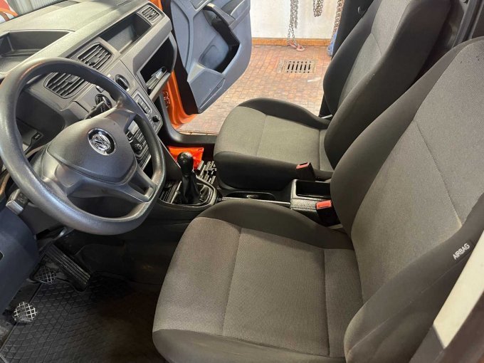1 VW Caddy Kasten 2,0l TDI -Hagelschaden – foto 8 – kavel bij Zoll-Auktion, Bad Tölz