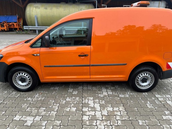 1 VW Caddy Kasten 2,0l TDI -Hagelschaden – foto 4 – kavel bij Zoll-Auktion, Bad Tölz